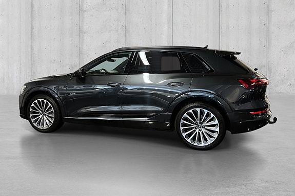 Audi e-tron 5 of 27