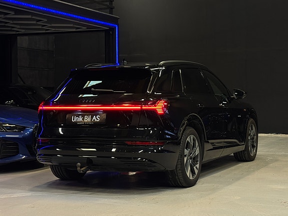 Audi e-tron 7 of 30