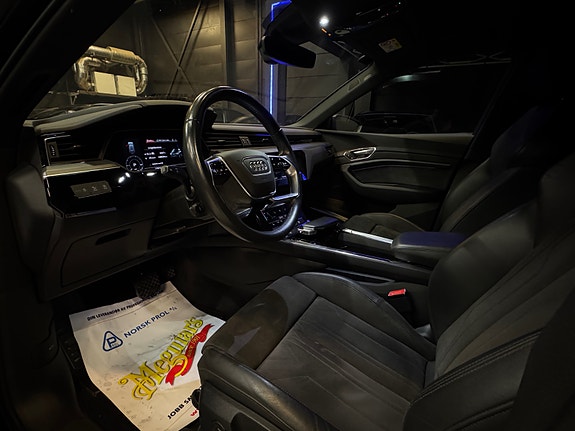 Audi e-tron 11 of 30