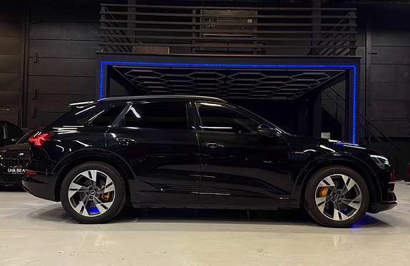 Audi e-tron 8 of 30