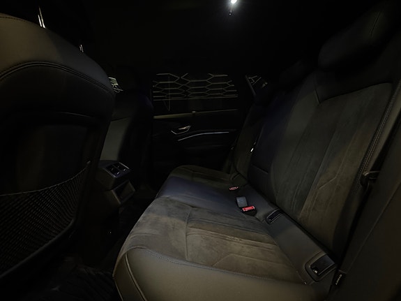 Audi e-tron 13 of 30