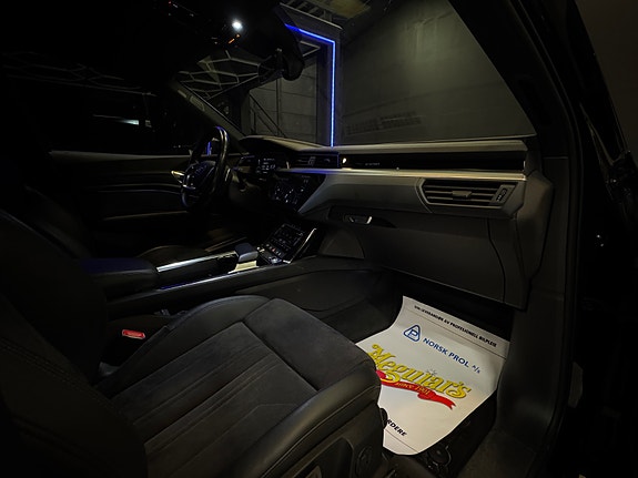 Audi e-tron 14 of 30