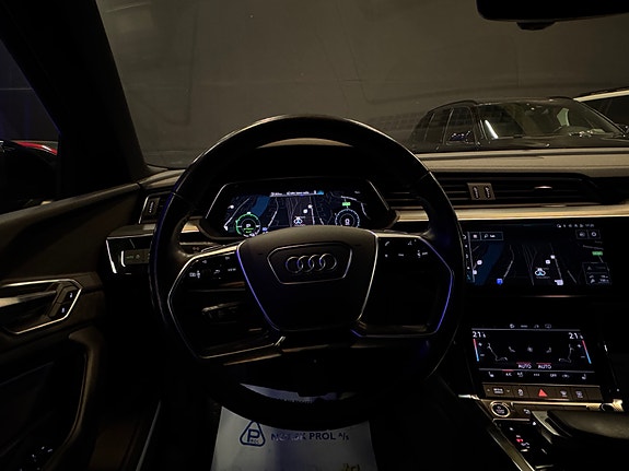 Audi e-tron 18 of 30