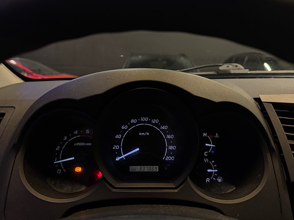 Toyota HiLux 15 of 28