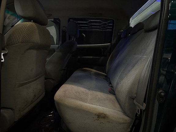 Toyota HiLux 10 of 28