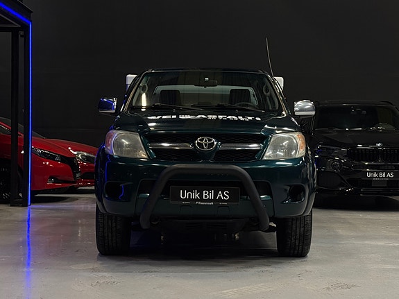Toyota HiLux 3 of 28
