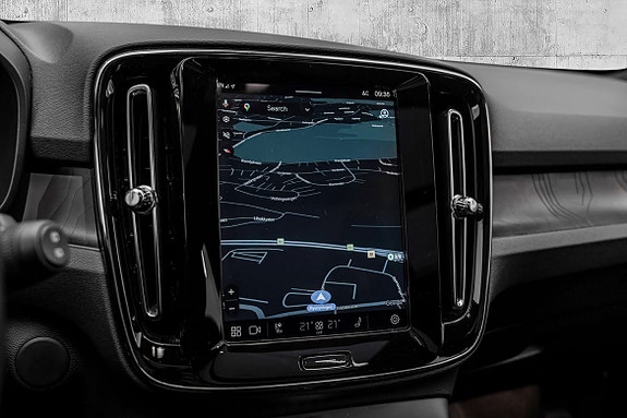 Volvo XC40 17 of 25