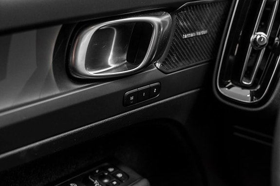 Volvo XC40 11 of 25