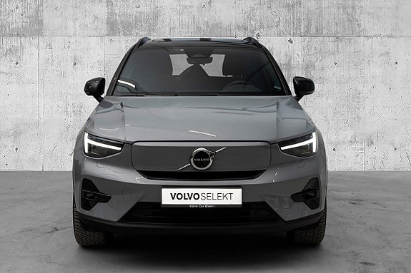 Volvo XC40 3 of 25
