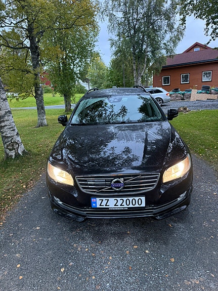 Volvo V70 2 of 13
