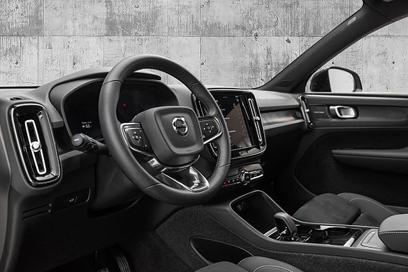 Volvo XC40 13 of 26