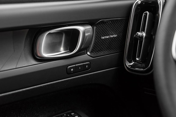Volvo XC40 12 of 26