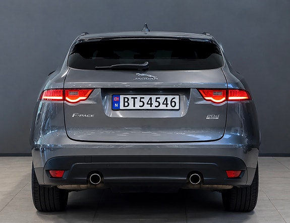 Jaguar F-PACE 3 of 30