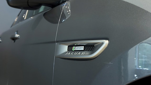 Jaguar F-PACE 10 of 30