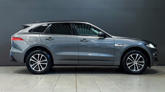 Jaguar F-PACE 4 of 30