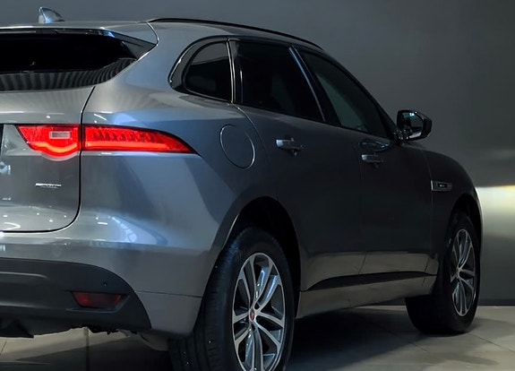 Jaguar F-PACE 2 of 30