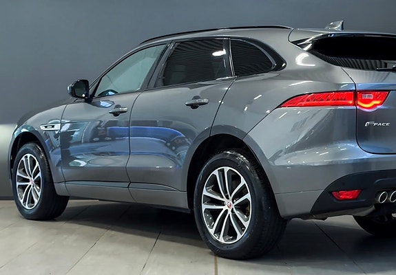Jaguar F-PACE 8 of 30
