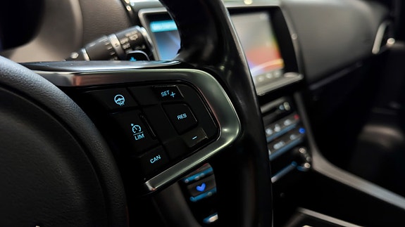Jaguar F-PACE 14 of 30