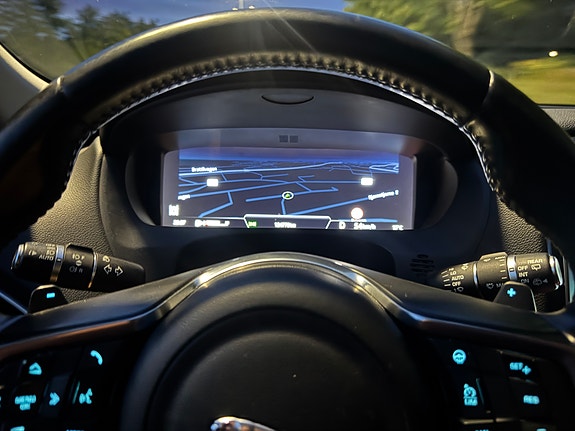 Jaguar F-PACE 28 of 30