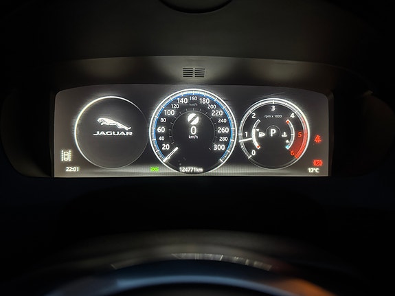 Jaguar F-PACE 25 of 30