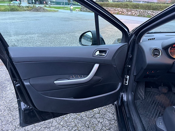 Peugeot 308 10 of 28