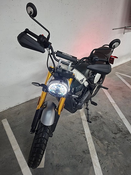Triumph Scrambler 400 X 2 of 5