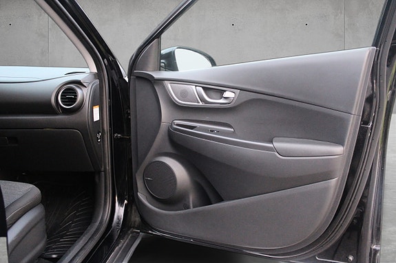 Hyundai Kona 14 of 30