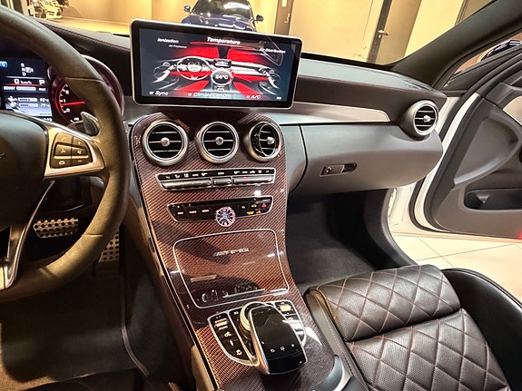 Mercedes-Benz C63 29 of 30