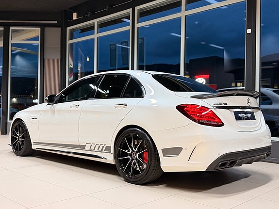Mercedes-Benz C63 10 of 30