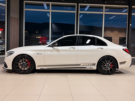 Mercedes-Benz C63 8 of 30