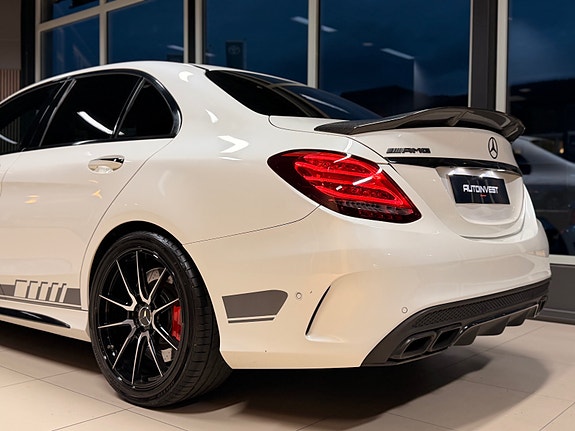 Mercedes-Benz C63 11 of 30