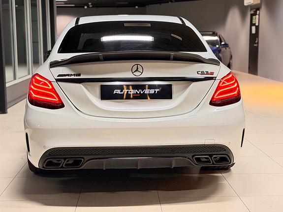 Mercedes-Benz C63 13 of 30
