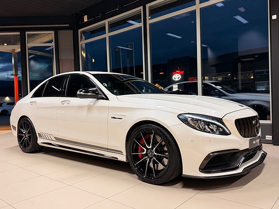 Mercedes-Benz C63 16 of 30
