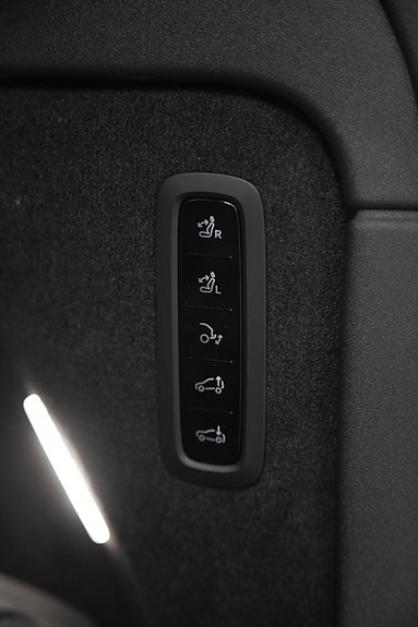 Volvo EX90 11 of 22