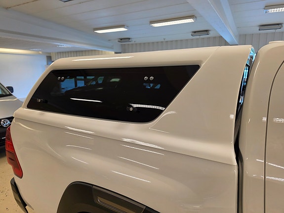 Toyota HiLux 20 of 30
