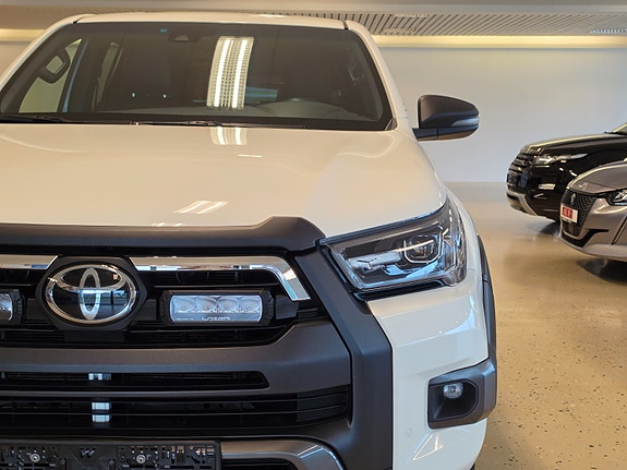 Toyota HiLux 10 of 30
