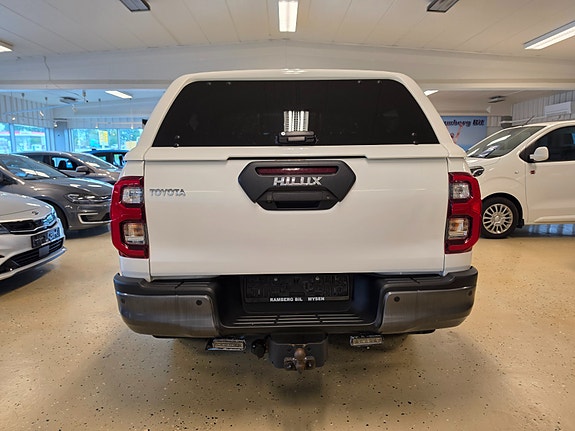 Toyota HiLux 18 of 30
