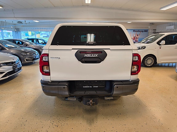 Toyota HiLux 4 of 30