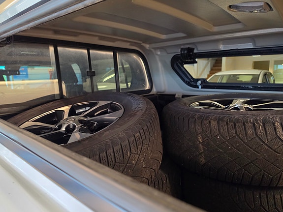 Toyota HiLux 15 of 30