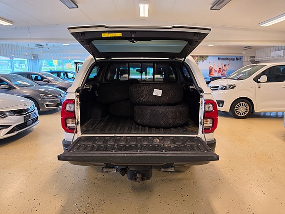 Toyota HiLux 16 of 30