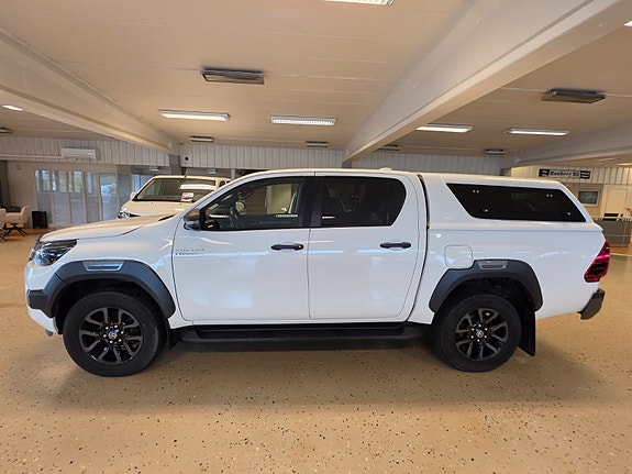 Toyota HiLux 2 of 30