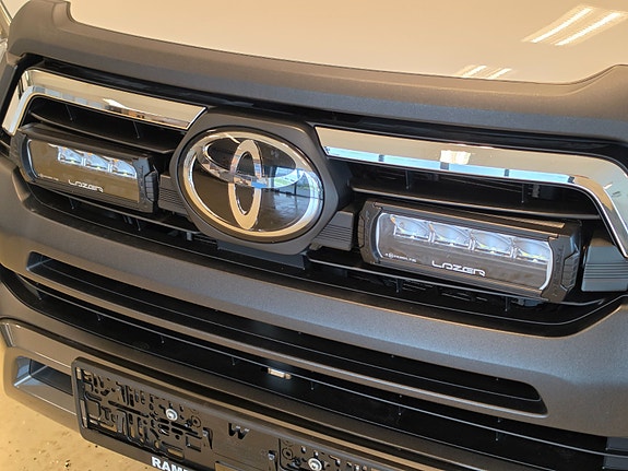 Toyota HiLux 9 of 30