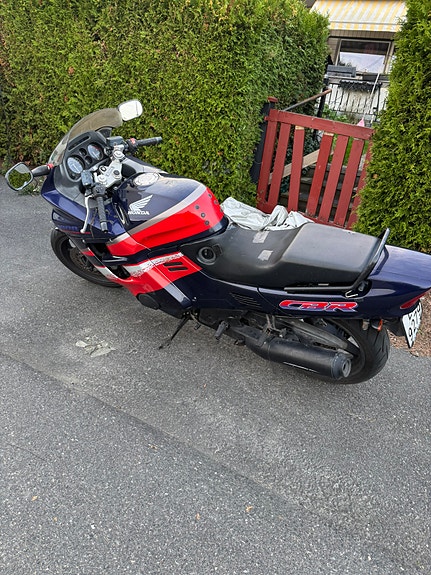Honda CBR 1000 F 3 of 7