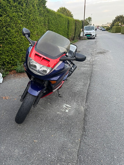 Honda CBR 1000 F 2 of 7