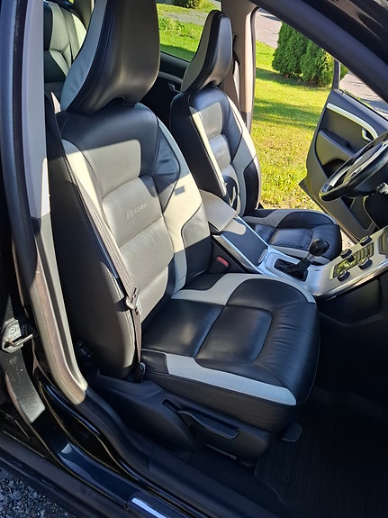 Volvo V70 9 of 23