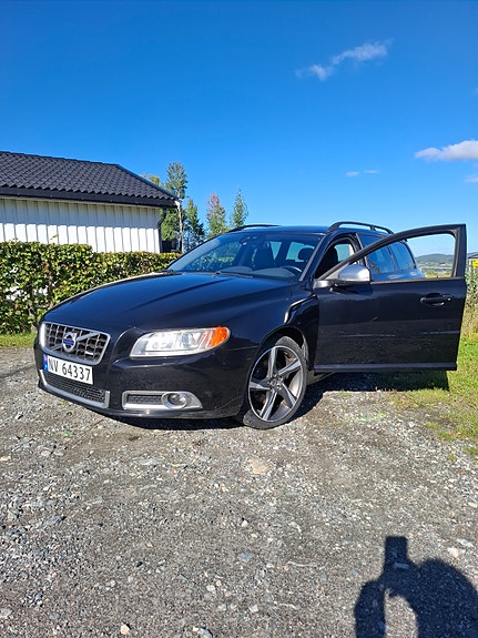 Volvo V70 3 of 23