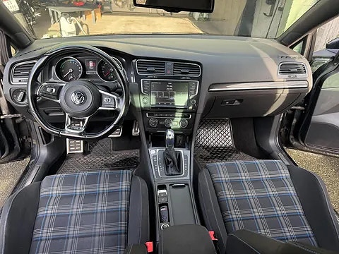 Volkswagen Golf VII 12 of 17