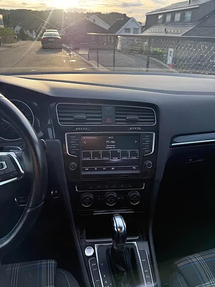 Volkswagen Golf VII 2 of 17
