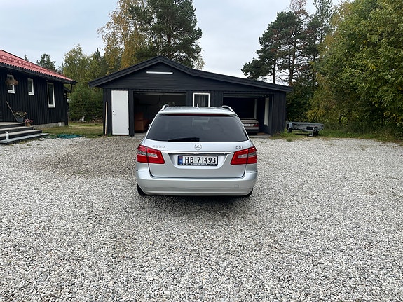 Mercedes-Benz E220 d 3 of 12