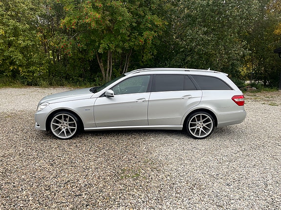 Mercedes-Benz E220 d 2 of 12